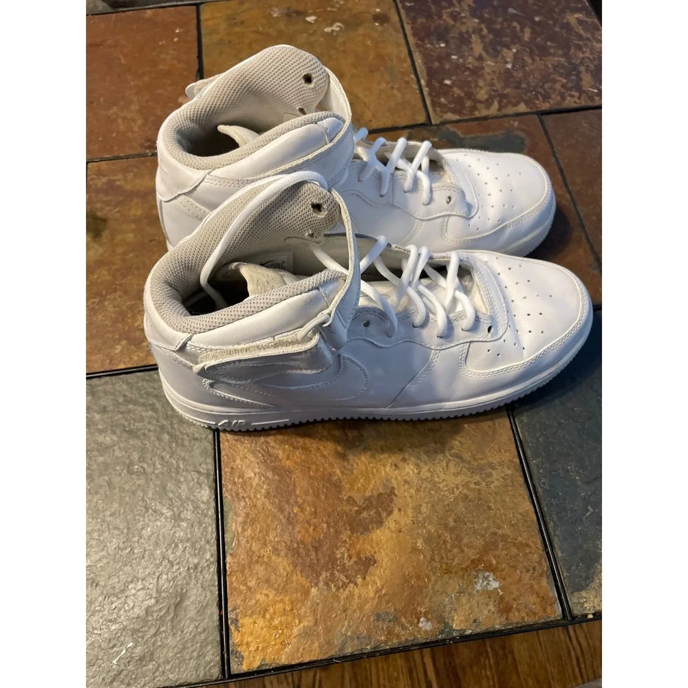 Nike Air Force 1 Mid 07 Triple White fits like a size 9 tag‎ faded see photo